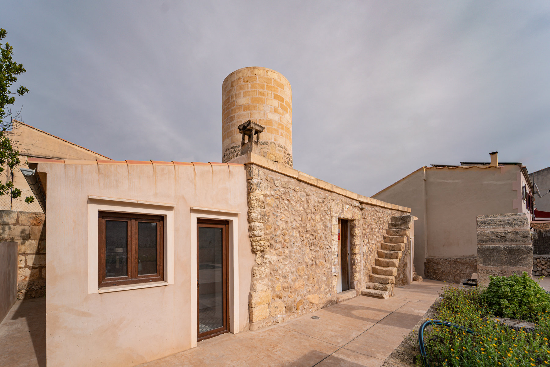 1391-Beautifully-renovated-windmill-to-rent-in-Manacor-3.jpg Historische Windmühle mit Pool zur Miete in Manacor Mallorca