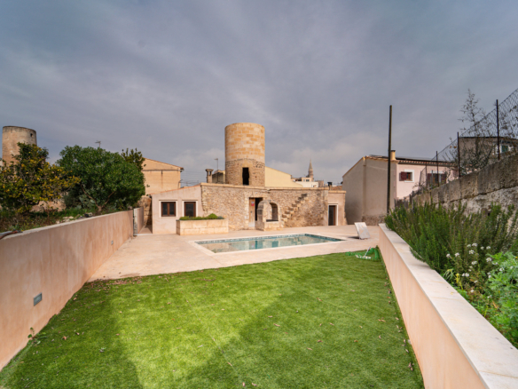 Historische Windmühle mit Pool zur Miete in Manacor Mallorca
