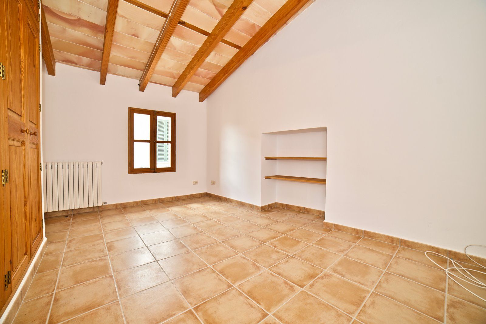 14-1161-Villasyfincasmallorca.jpg Spacious Village House for Rent with Patio in Es Llombards