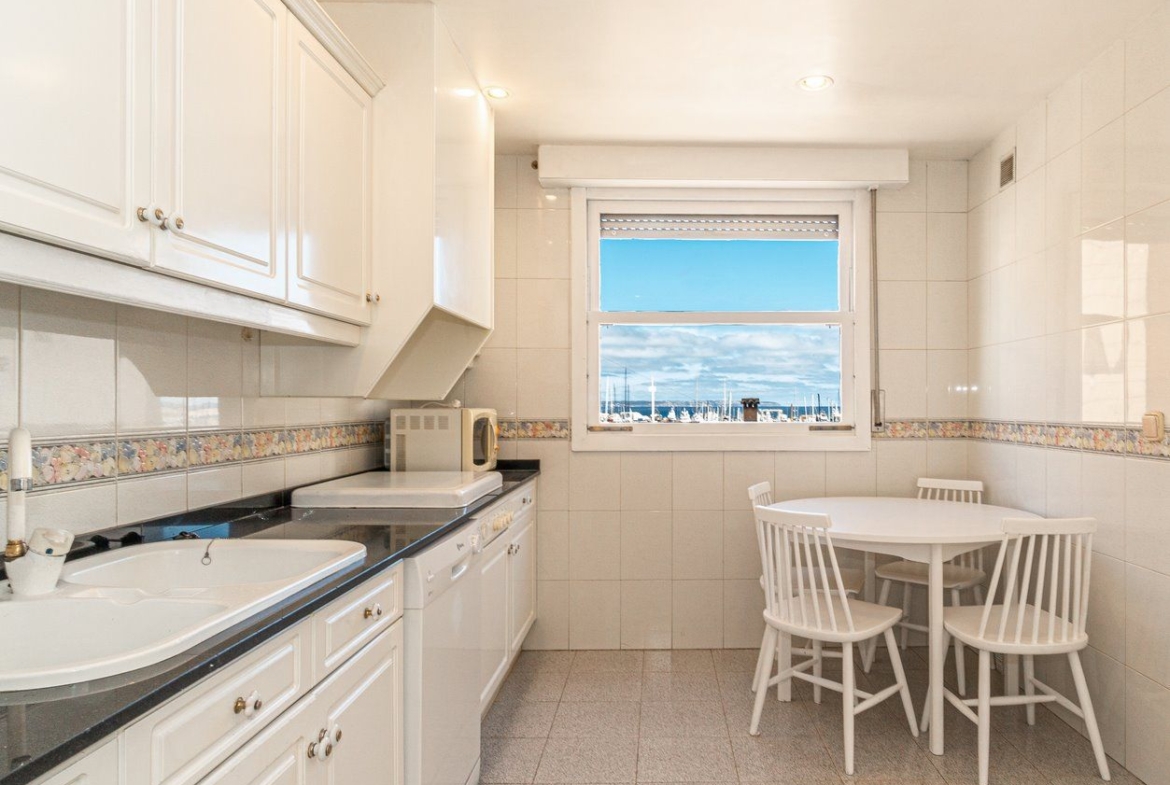 Sea View Apartment with Terrace on Palma’s Paseo Marítimo