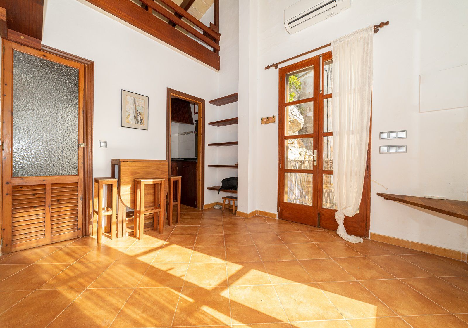 14-1237-Villasyfincasmallorca.jpg Alquiler junto al mar en Cala Figuera: loft rústico con terraza y vistas