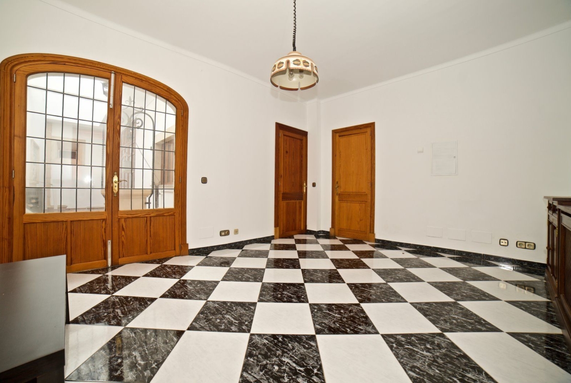 Alquiler planta baja señorial en Campos: 182 m² con historia