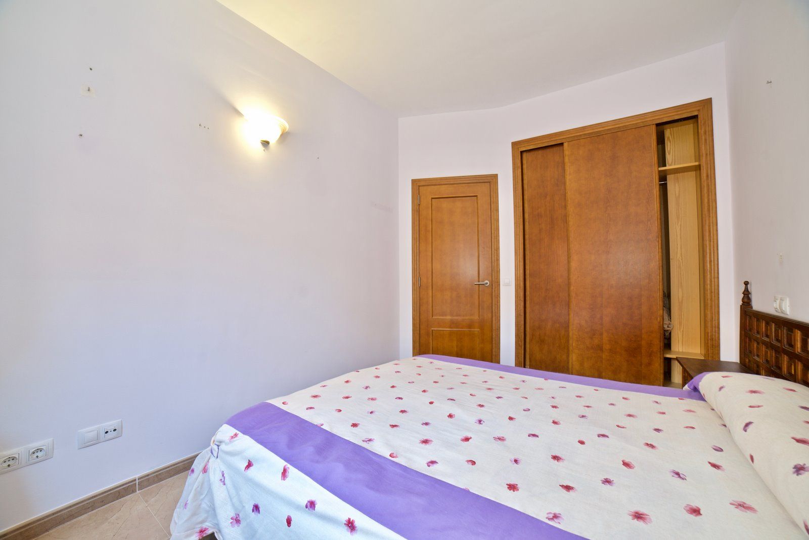 Planta baja con terraza, parking y trastero en Campos