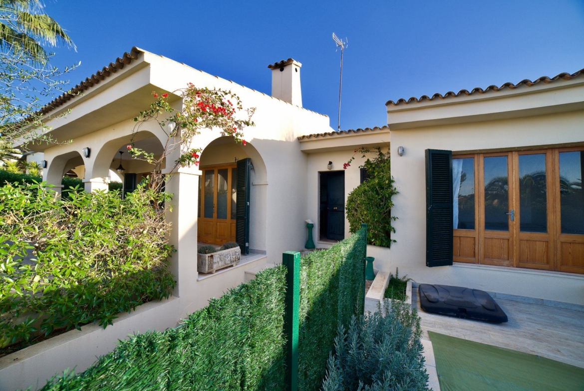 Chalet with Private Pool for Rent in Cala Anguila, Mallorca