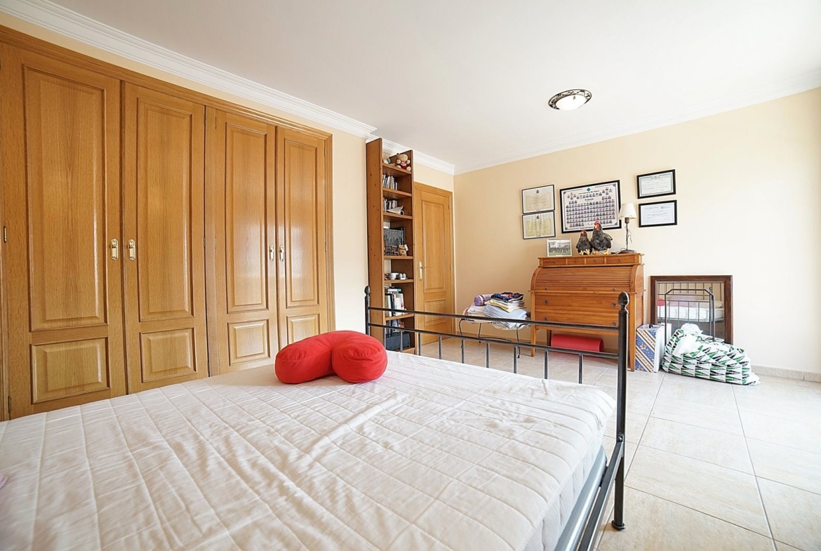 Casa adosada en alquiler con gran jardín en Colonia de Sant Jordi