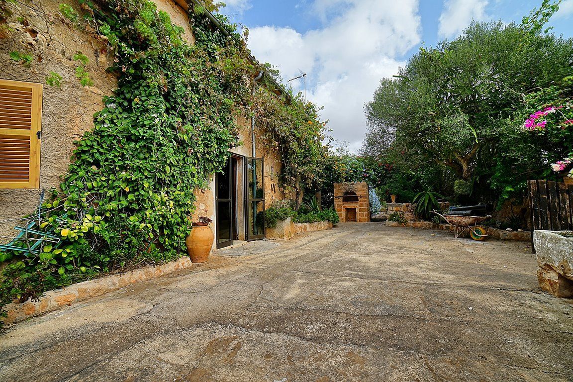 Casa de pueblo con jardín y piscina en alquiler, Es Llombards