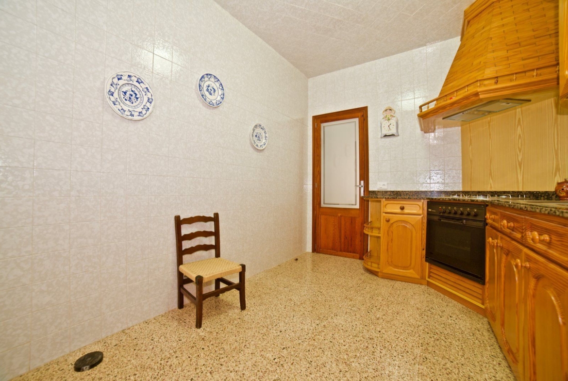 Furnished Apartment with Terrace & Mountain Views for Rent in Montuïri