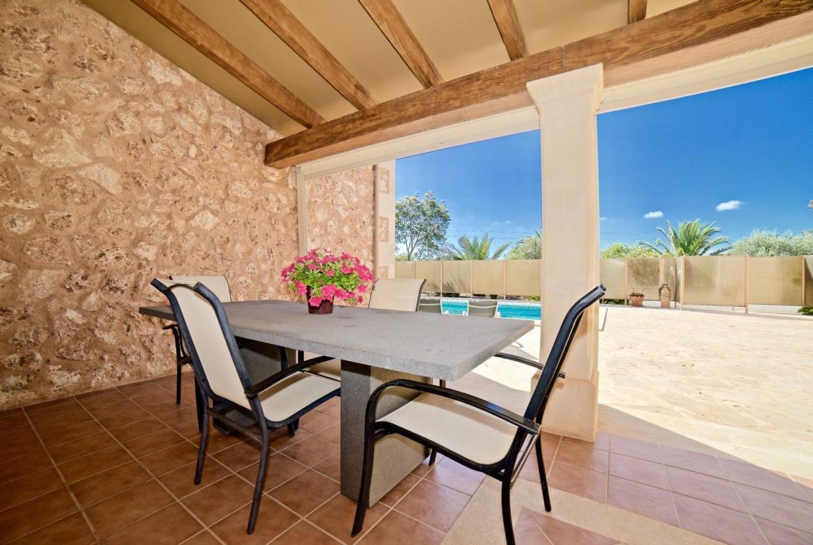 Country Home for Rent with Private Pool Near Campos