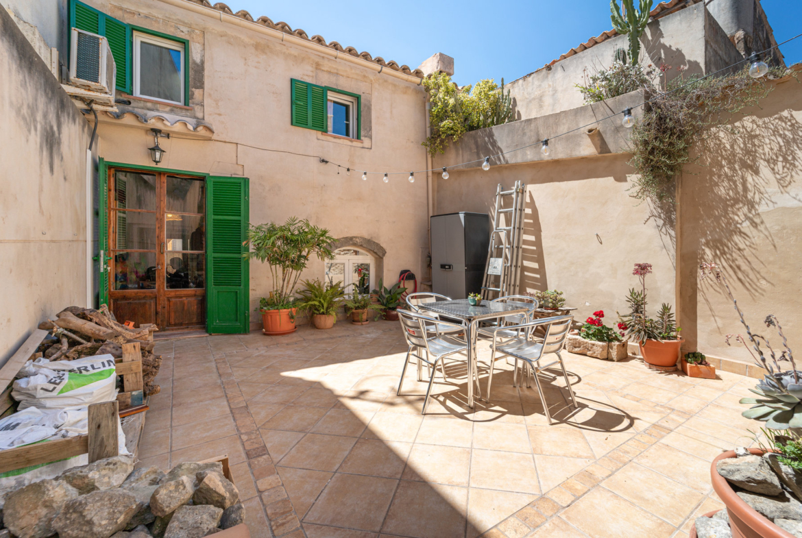 Casa de pueblo en Montuïri con encanto rústico y amplios exteriores
