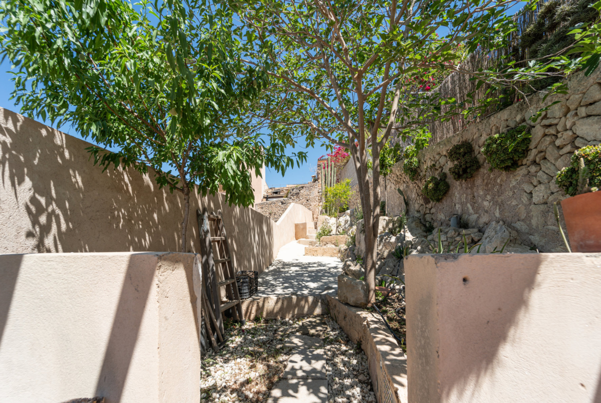 Casa de pueblo en Montuïri con encanto rústico y amplios exteriores