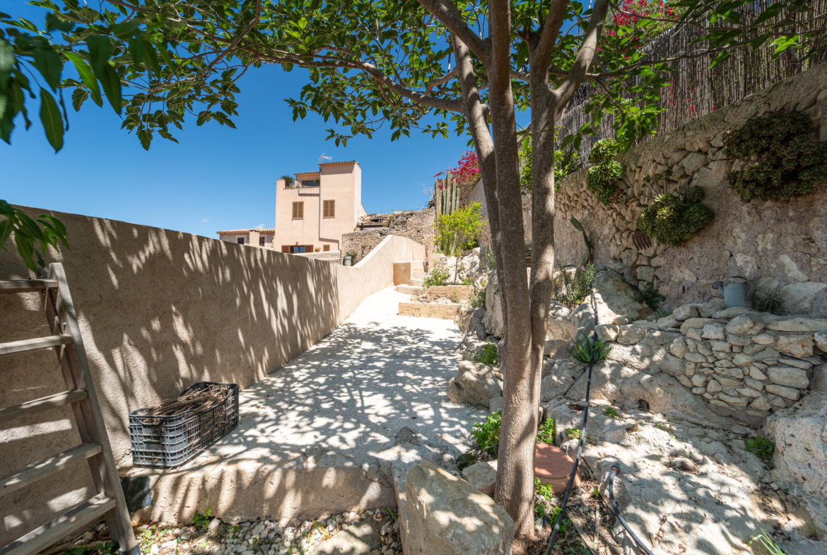 Casa de pueblo en Montuïri con encanto rústico y amplios exteriores