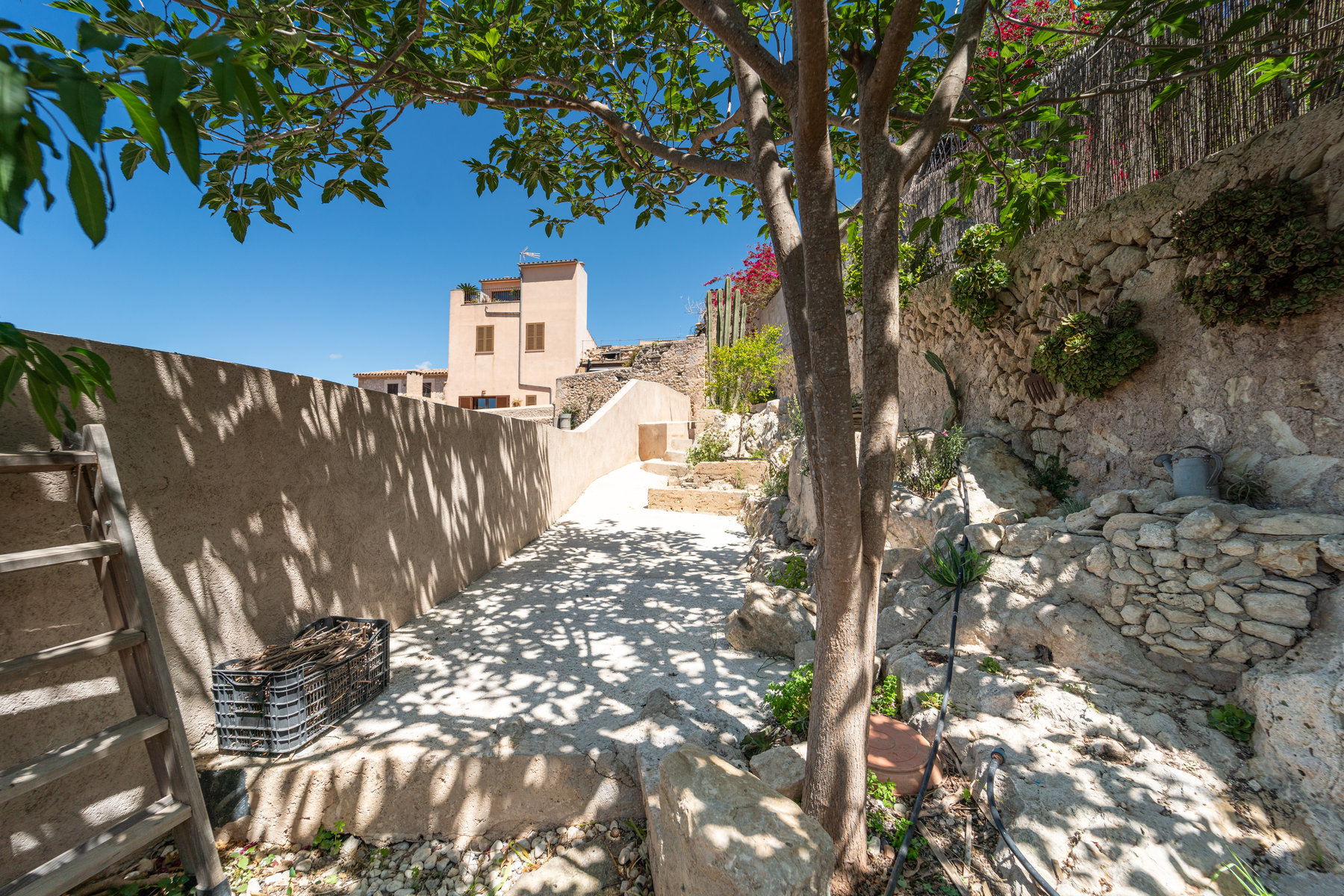 Casa de pueblo en Montuïri con encanto rústico y amplios exteriores