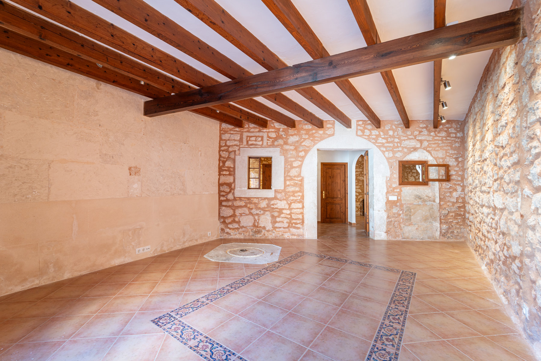 1407-Charming-town-house-to-rent-with-garden-in-Santanyi.2.jpg Casa de pueblo con terraza y jardín en Santanyí