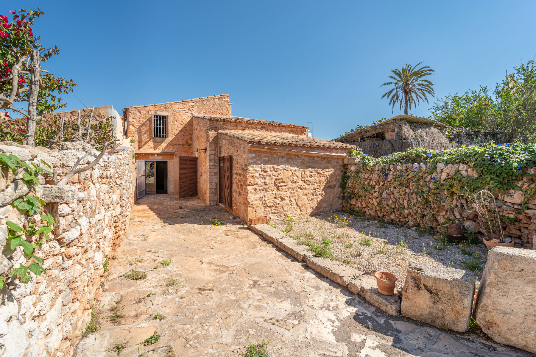 1407-Charming-town-house-to-rent-with-garden-in-Santanyi.26.jpg Casa de pueblo con terraza y jardín en Santanyí