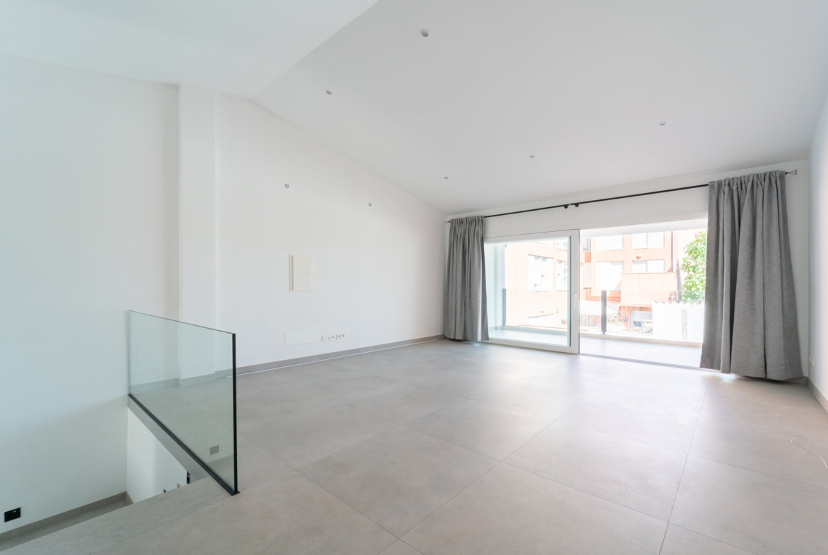 Modernes Penthouse mit Terrasse zur Miete in Campos