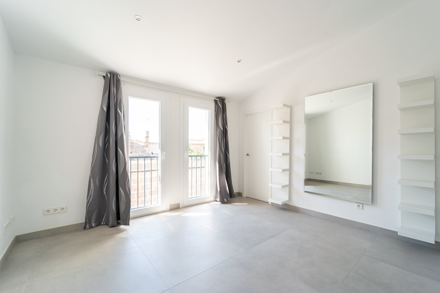 1409-Bright-and-modern-apartnment-to-rent-in-Campos-with-terrace.-12.jpg Ático moderno con terraza en alquiler en Campos