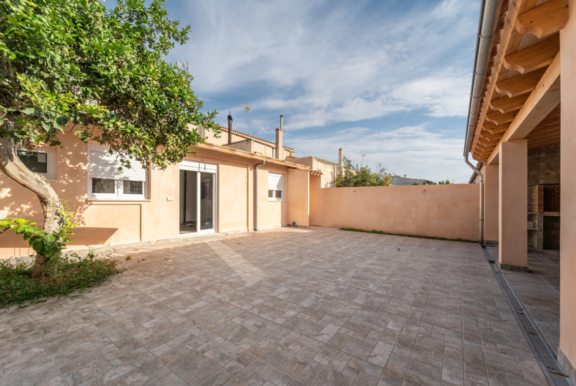 Casa de pueblo reformada en alquiler en Ses Salines · 3 dorm.