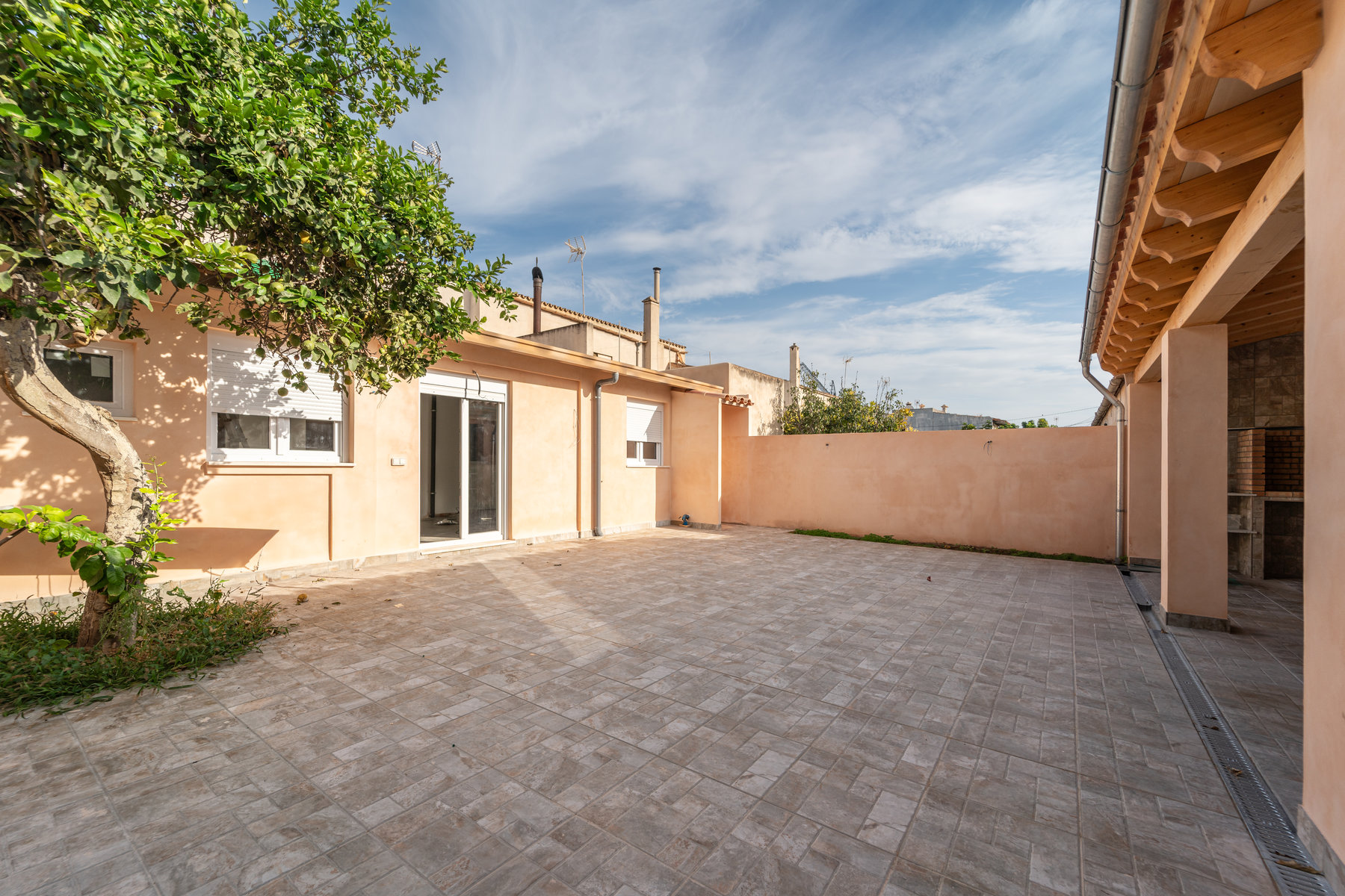 1415-Newly-built-town-house-to-rent-in-Ses-Salines-_LWP1895.jpg Casa de pueblo reformada en alquiler en Ses Salines · 3 dorm.