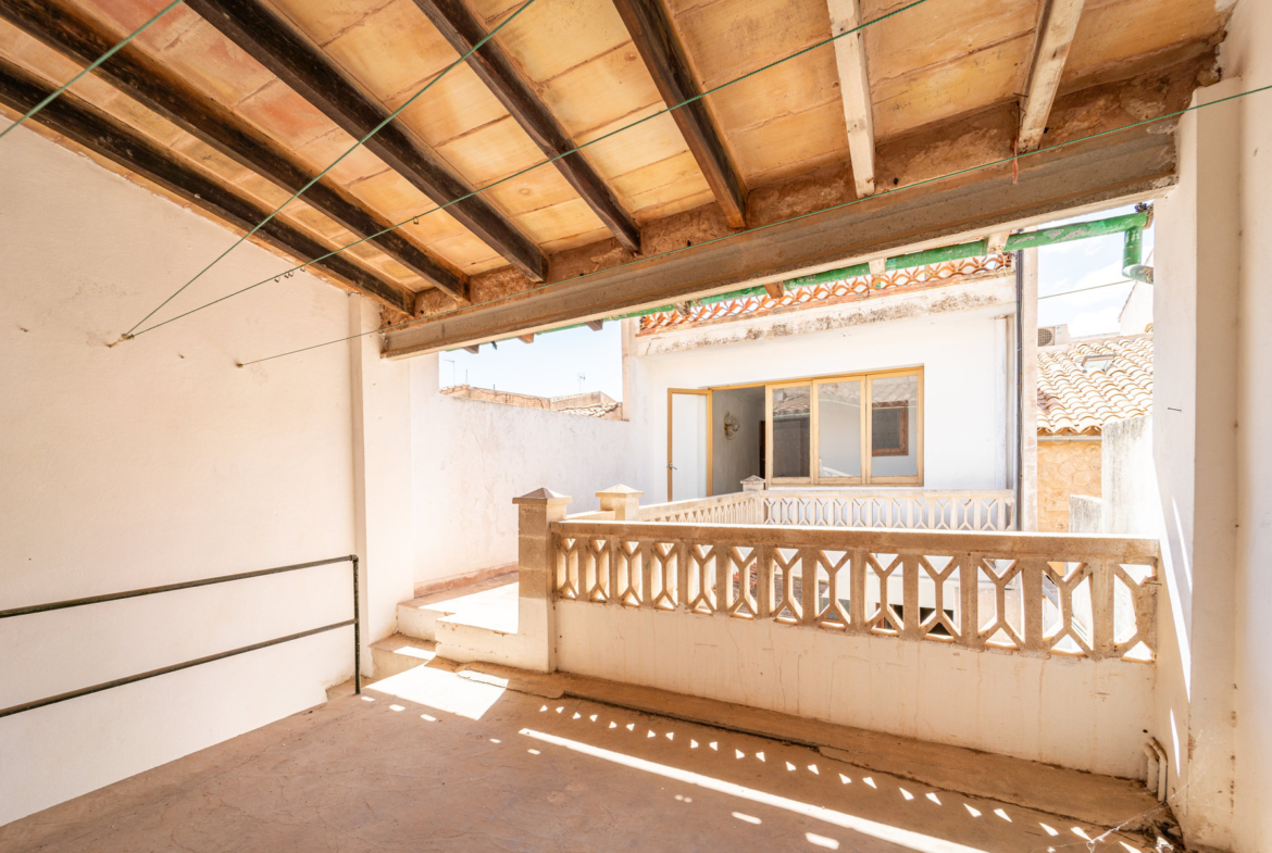 Stadthaus in Porreres – 4 Schlafzimmer, Garage & Terrasse