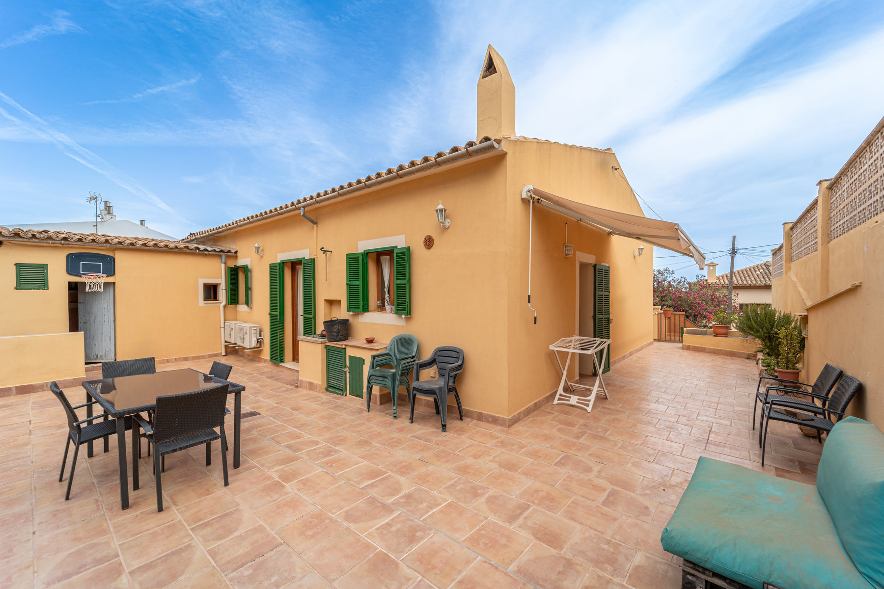 1417-Comfortable-house-with-terraces-and-sea-views-for-sale-in-Palma-de-Mallorca.-28.jpg Haus mit Meerblick und Terrassen in Génova, Palma de Mallorca