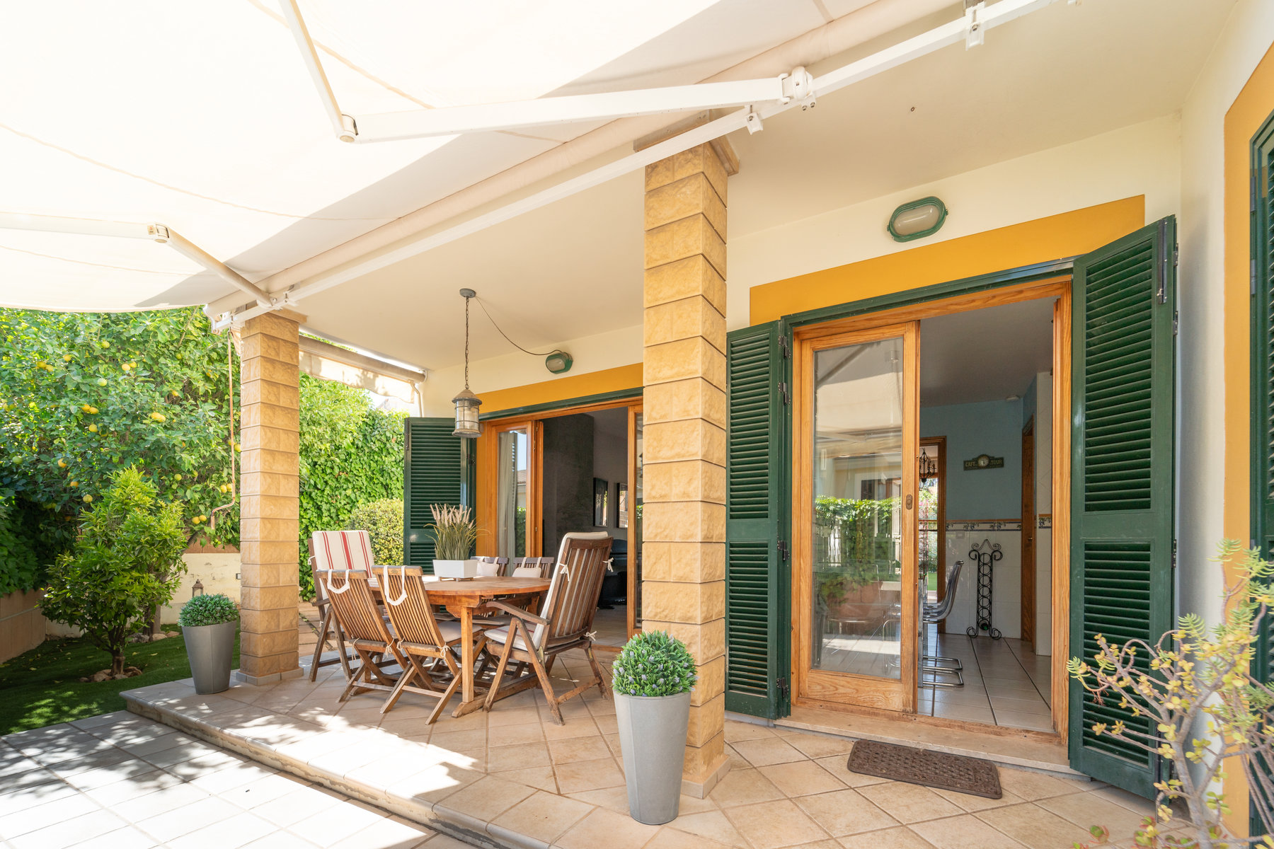 1420-Two-story-house-with-garden-and-shared-swimming-pool-area-in-Genova-Palma-de-Mallorca.-22.jpg Chalet con jardín privado y piscina en camino de Génova, Palma