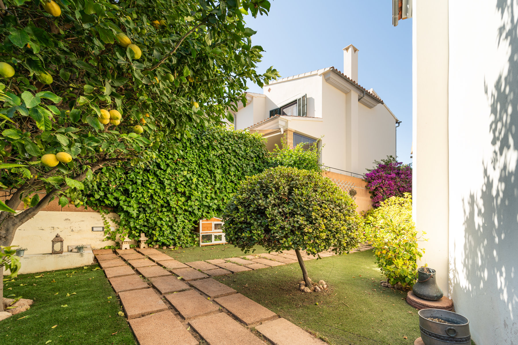 1420-Two-story-house-with-garden-and-shared-swimming-pool-area-in-Genova-Palma-de-Mallorca.-23.jpg Chalet con jardín privado y piscina en camino de Génova, Palma