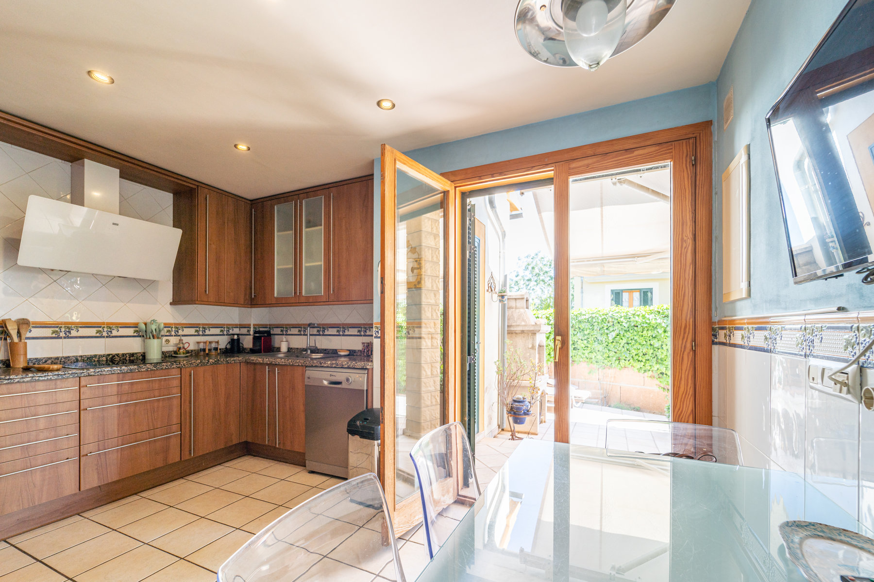 1420-Two-story-house-with-garden-and-shared-swimming-pool-area-in-Genova-Palma-de-Mallorca.-24.jpg Chalet con jardín privado y piscina en camino de Génova, Palma