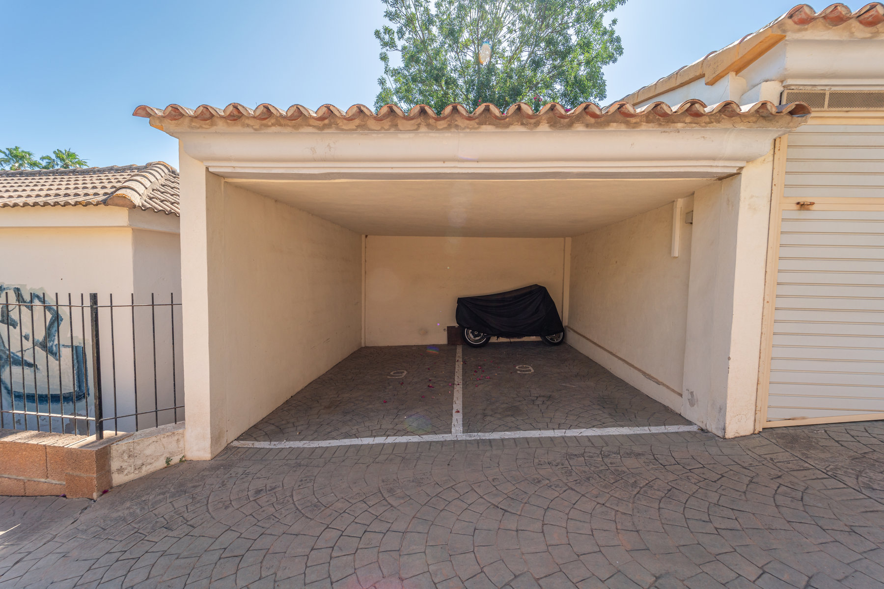 1420-Two-story-house-with-garden-and-shared-swimming-pool-area-in-Genova-Palma-de-Mallorca.-4.jpg Chalet con jardín privado y piscina en camino de Génova, Palma