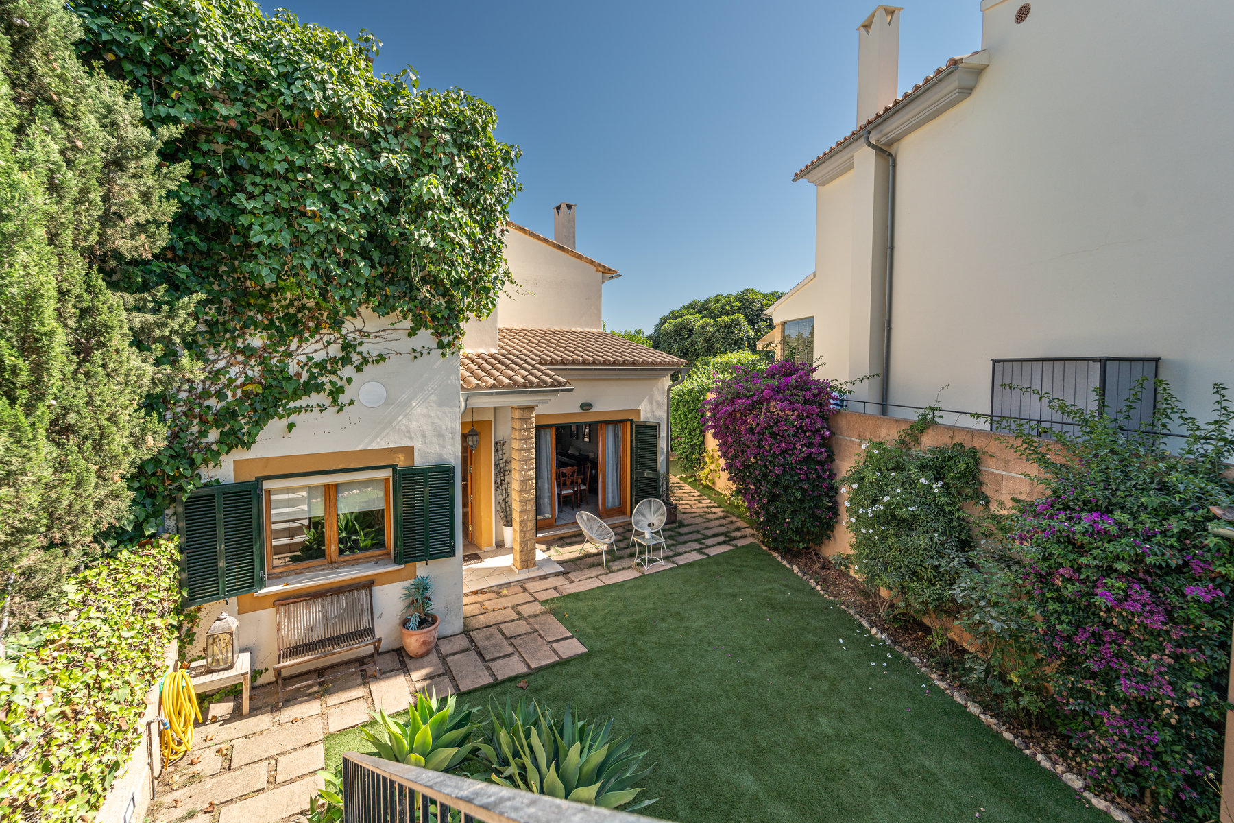 1420-Two-story-house-with-garden-and-shared-swimming-pool-area-in-Genova-Palma-de-Mallorca.-8.jpg Chalet con jardín privado y piscina en camino de Génova, Palma