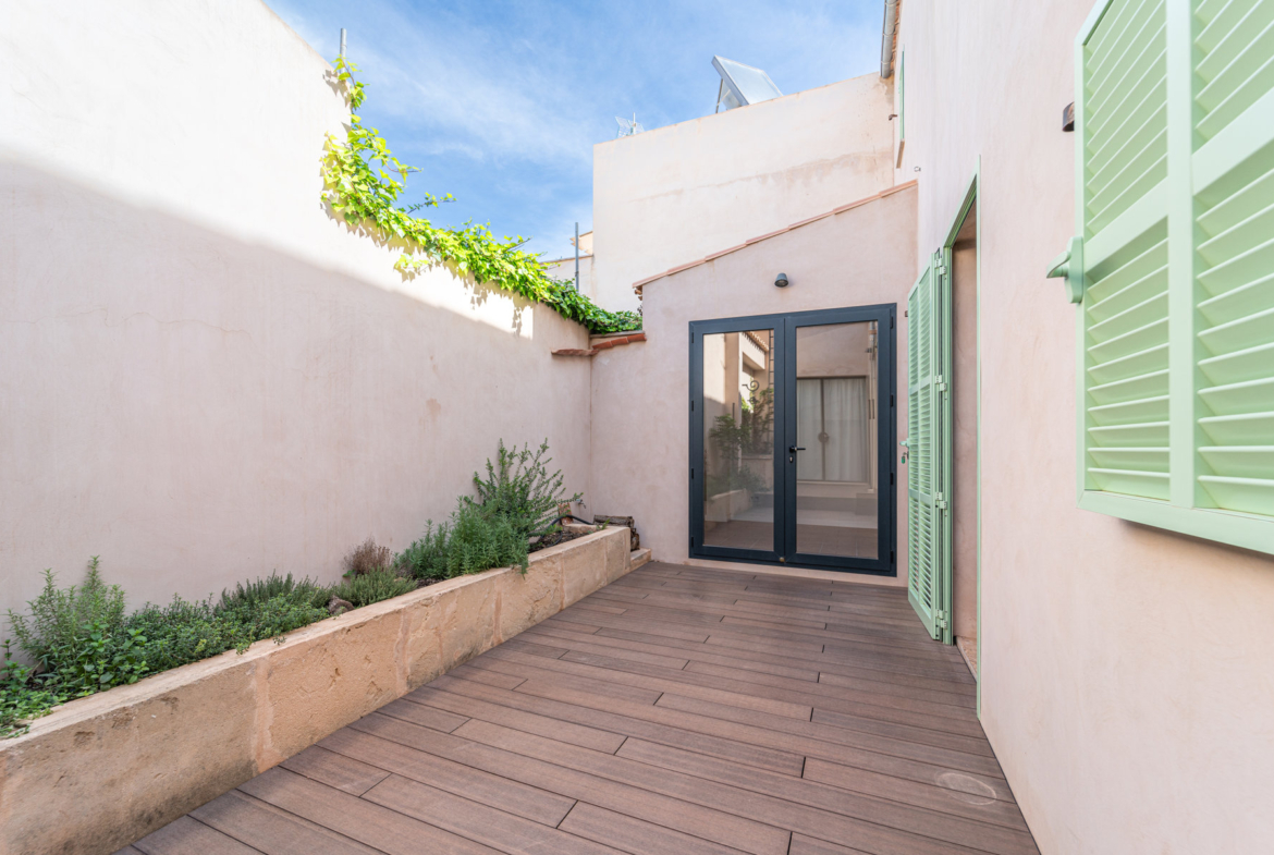 Fully Renovated Village House With Patio to Rent in Ses Salines