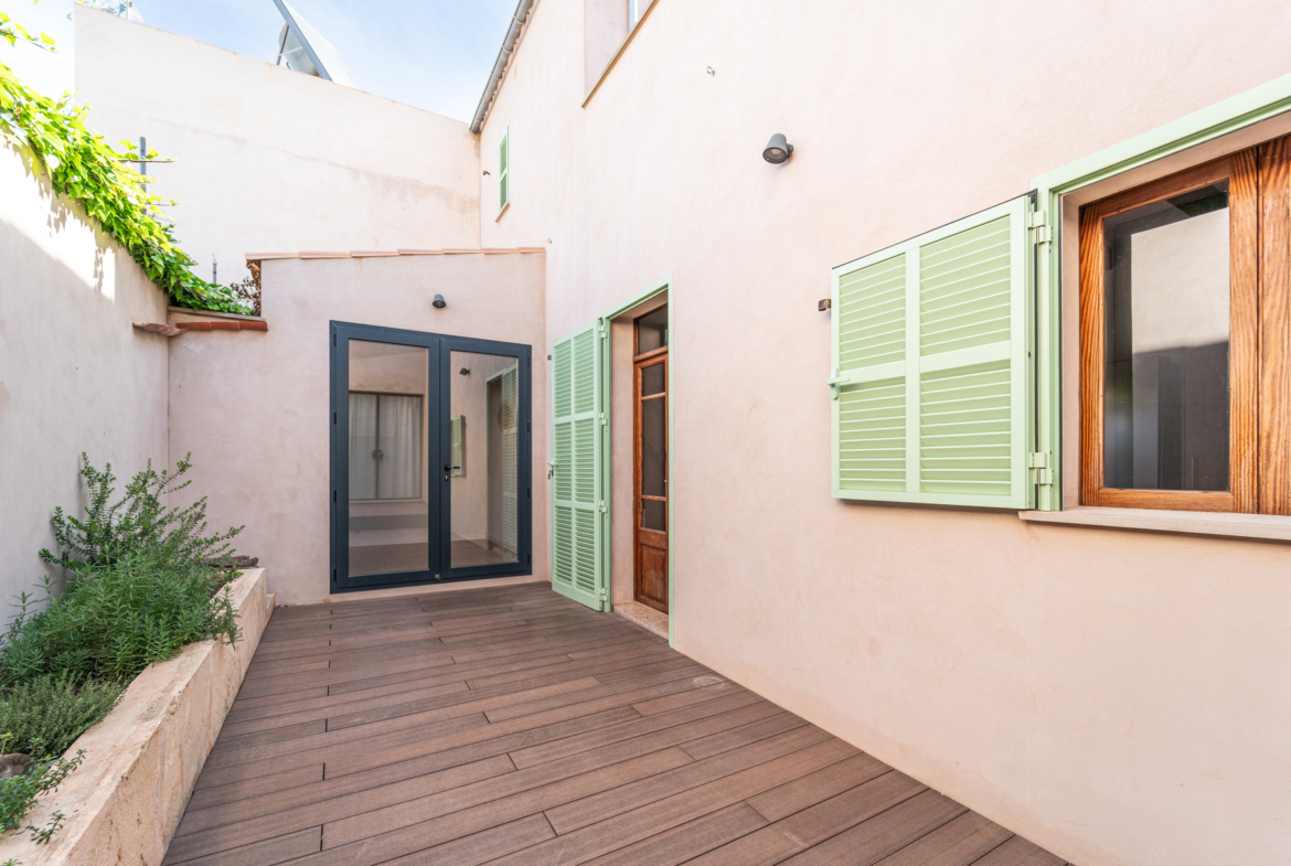 Fully Renovated Village House With Patio to Rent in Ses Salines