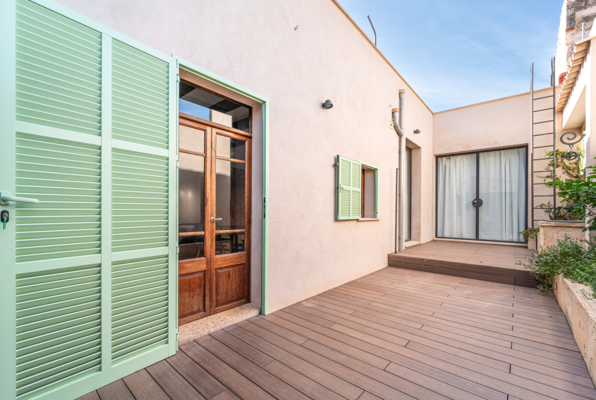 Fully Renovated Village House With Patio to Rent in Ses Salines