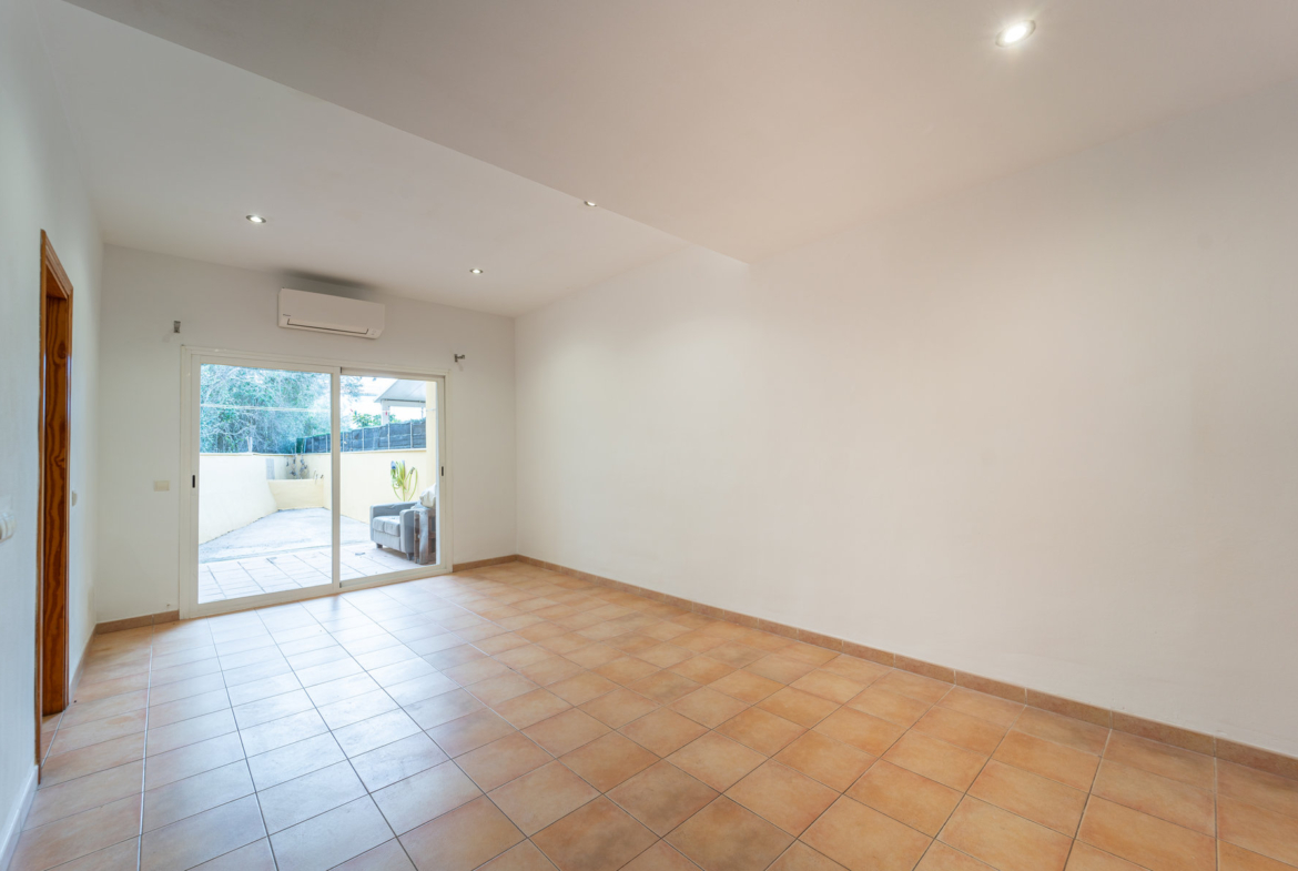House for Rent in Ses Salines with Terrace & Balcony