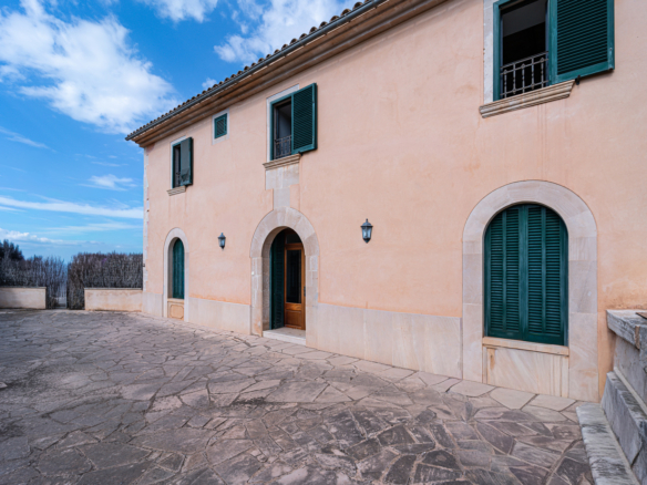 Casa de pueblo señorial de 430 m² con jardín de 620 m² y 6 dormitorios en Ses Salines