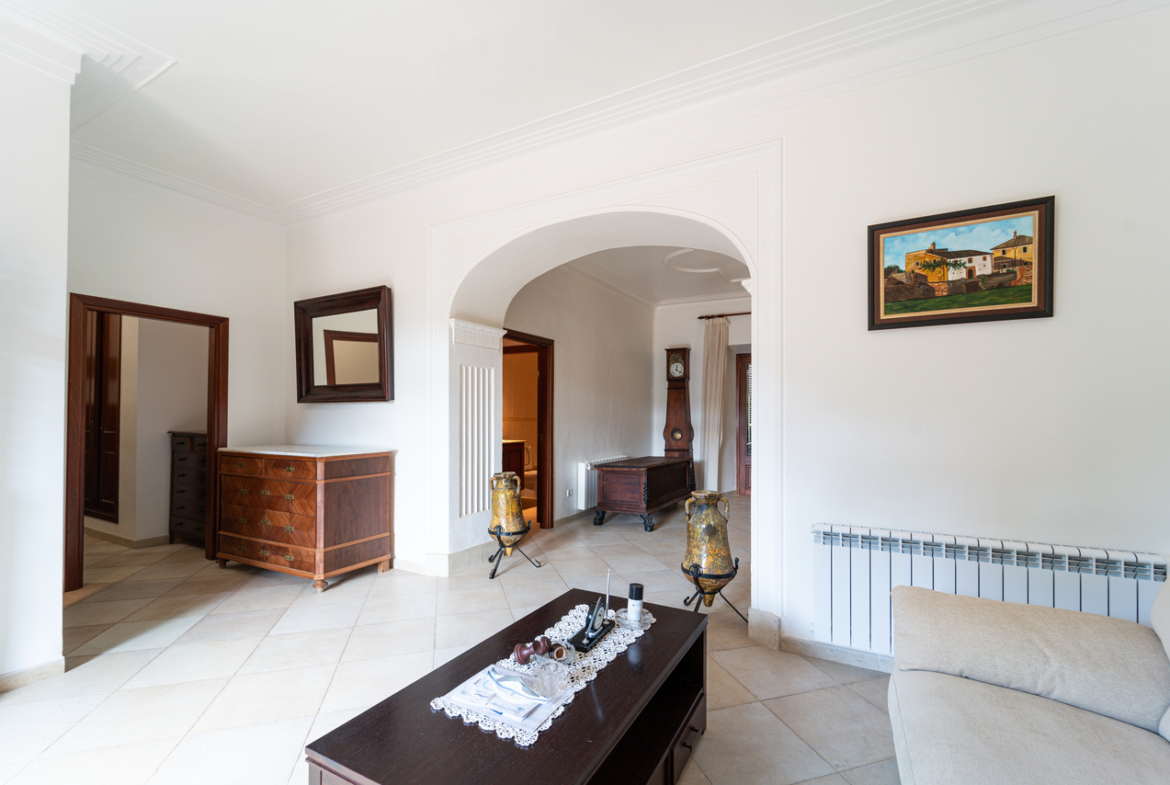 Herrschaftliches Stadthaus 430 m² mit 620 m² Garten und 6 Schlafzimmern in Ses Salines