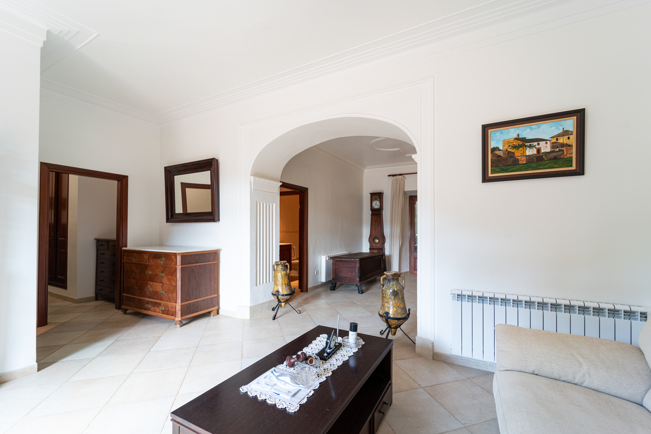 1490-Beautiful-town-house-with-garden-for-sale-in-Ses-Salines-06.jpg Herrschaftliches Stadthaus 430 m² mit 620 m² Garten und 6 Schlafzimmern in Ses Salines