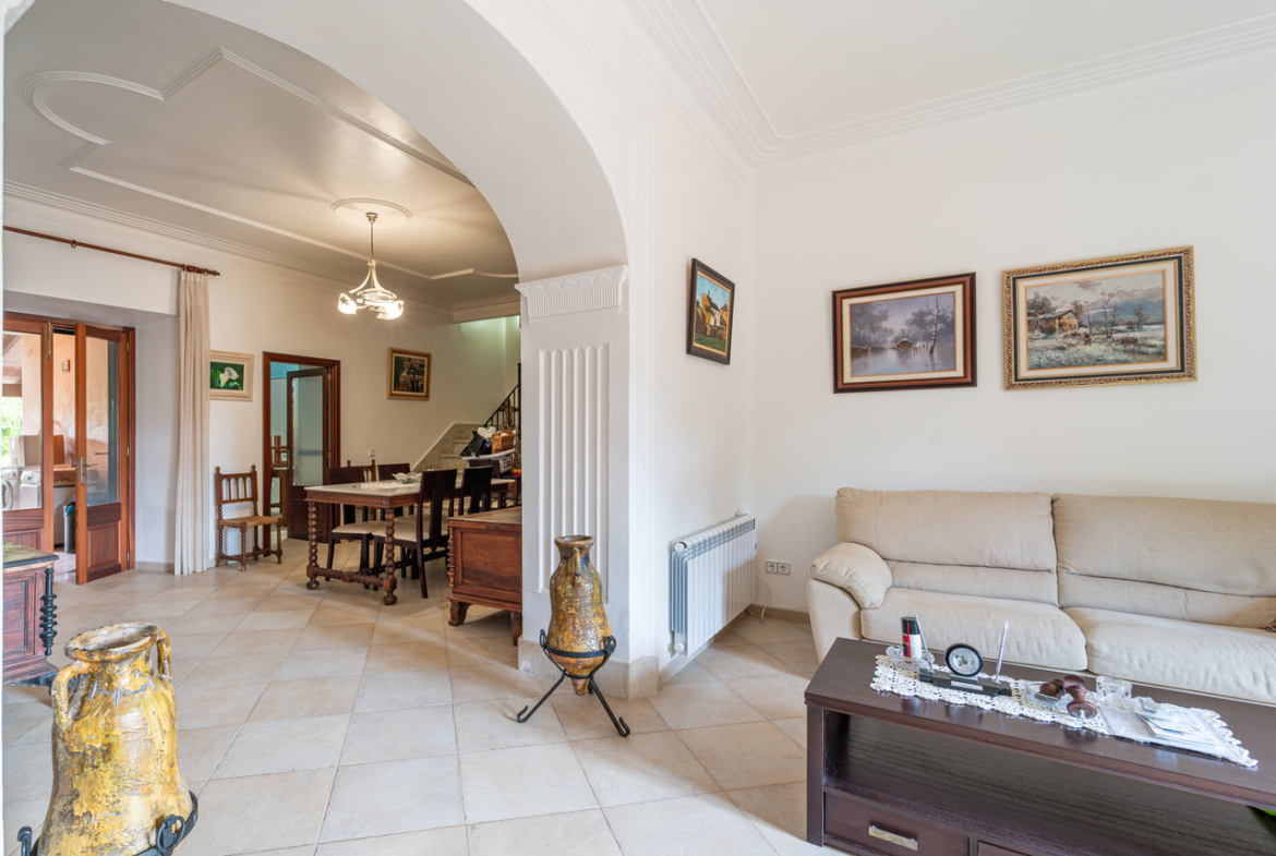 Herrschaftliches Stadthaus 430 m² mit 620 m² Garten und 6 Schlafzimmern in Ses Salines