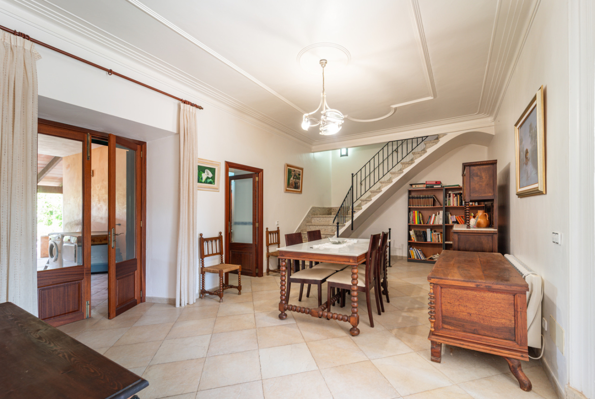 Herrschaftliches Stadthaus 430 m² mit 620 m² Garten und 6 Schlafzimmern in Ses Salines
