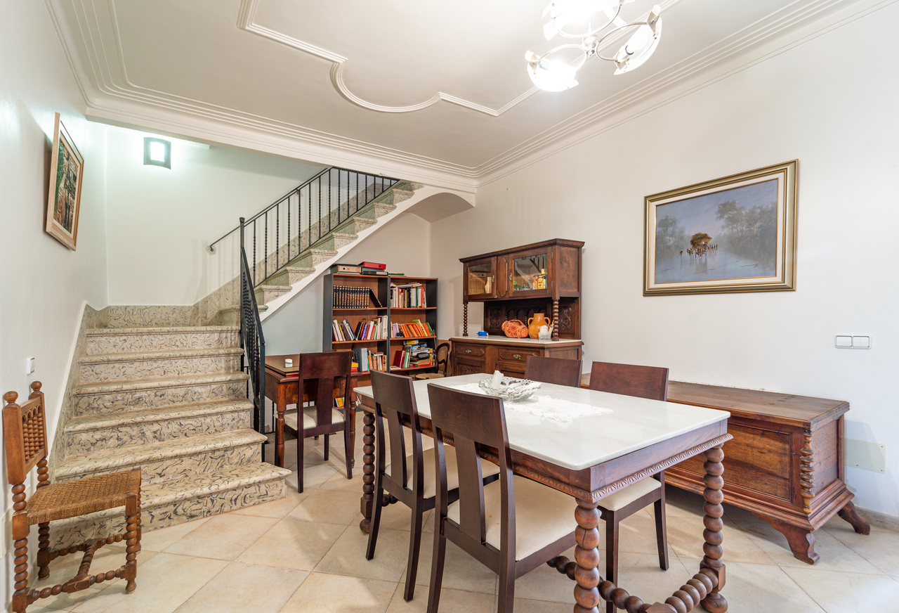 1490-Beautiful-town-house-with-garden-for-sale-in-Ses-Salines-10.jpg Herrschaftliches Stadthaus 430 m² mit 620 m² Garten und 6 Schlafzimmern in Ses Salines