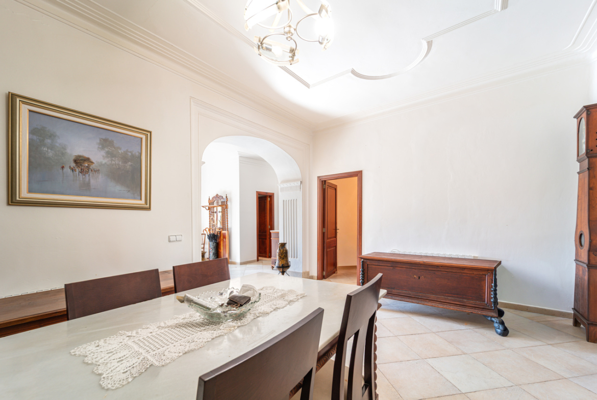 Herrschaftliches Stadthaus 430 m² mit 620 m² Garten und 6 Schlafzimmern in Ses Salines