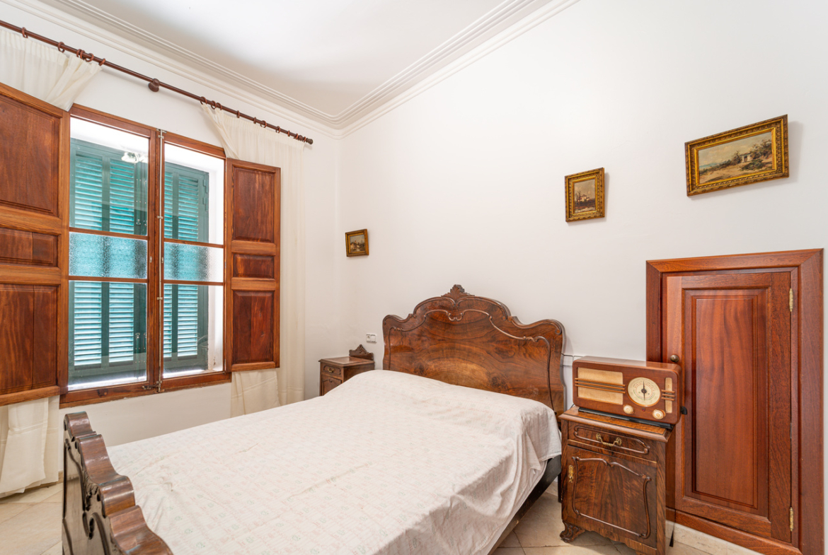 Herrschaftliches Stadthaus 430 m² mit 620 m² Garten und 6 Schlafzimmern in Ses Salines