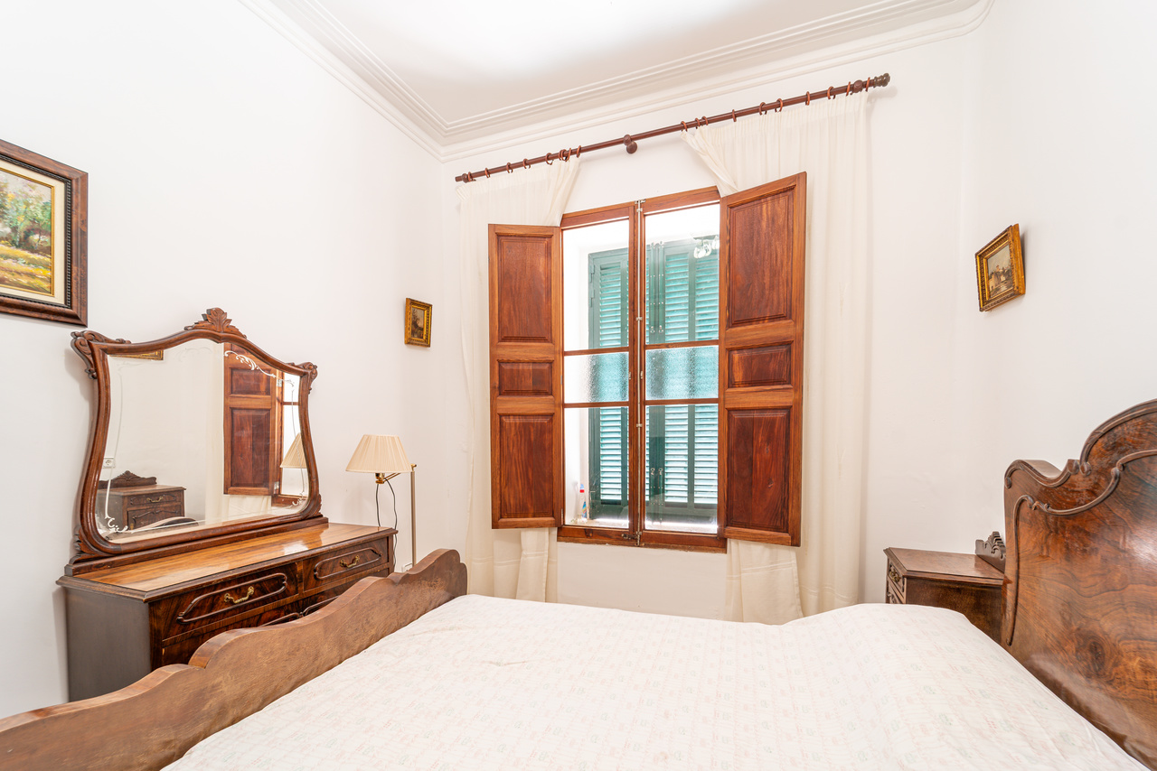 1490-Beautiful-town-house-with-garden-for-sale-in-Ses-Salines-13.jpg Herrschaftliches Stadthaus 430 m² mit 620 m² Garten und 6 Schlafzimmern in Ses Salines