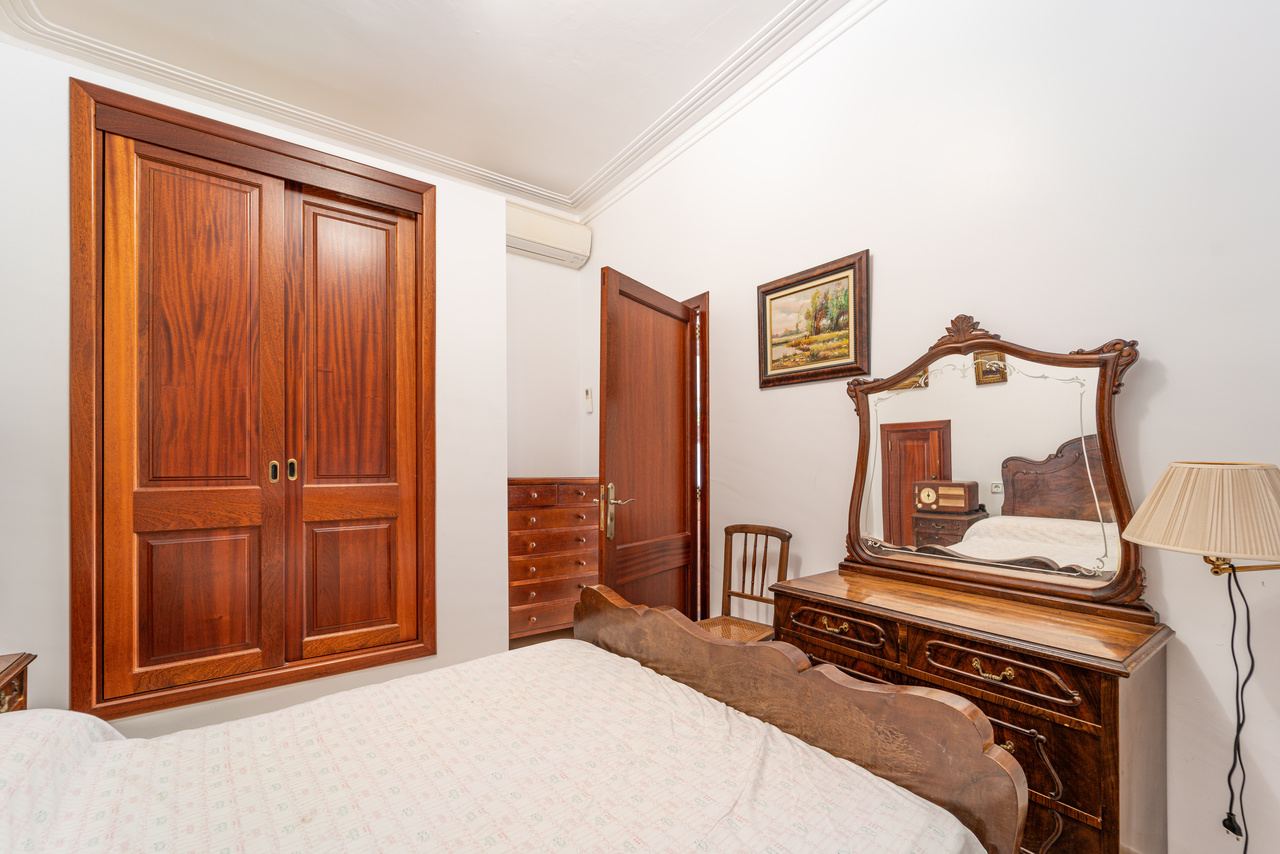 1490-Beautiful-town-house-with-garden-for-sale-in-Ses-Salines-14.jpg Herrschaftliches Stadthaus 430 m² mit 620 m² Garten und 6 Schlafzimmern in Ses Salines