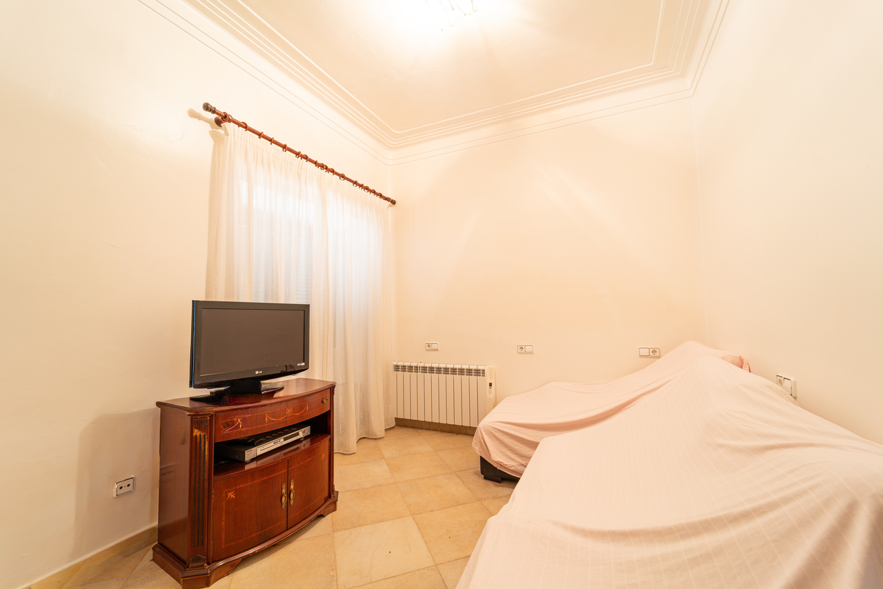 1490-Beautiful-town-house-with-garden-for-sale-in-Ses-Salines-17.jpg Herrschaftliches Stadthaus 430 m² mit 620 m² Garten und 6 Schlafzimmern in Ses Salines
