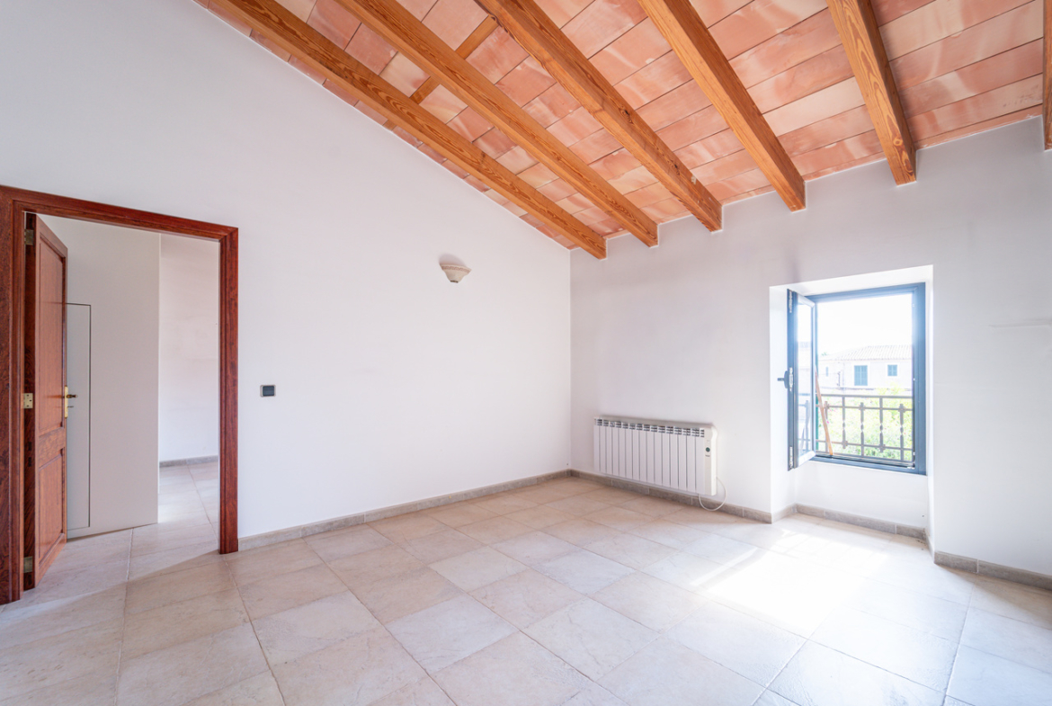 Herrschaftliches Stadthaus 430 m² mit 620 m² Garten und 6 Schlafzimmern in Ses Salines