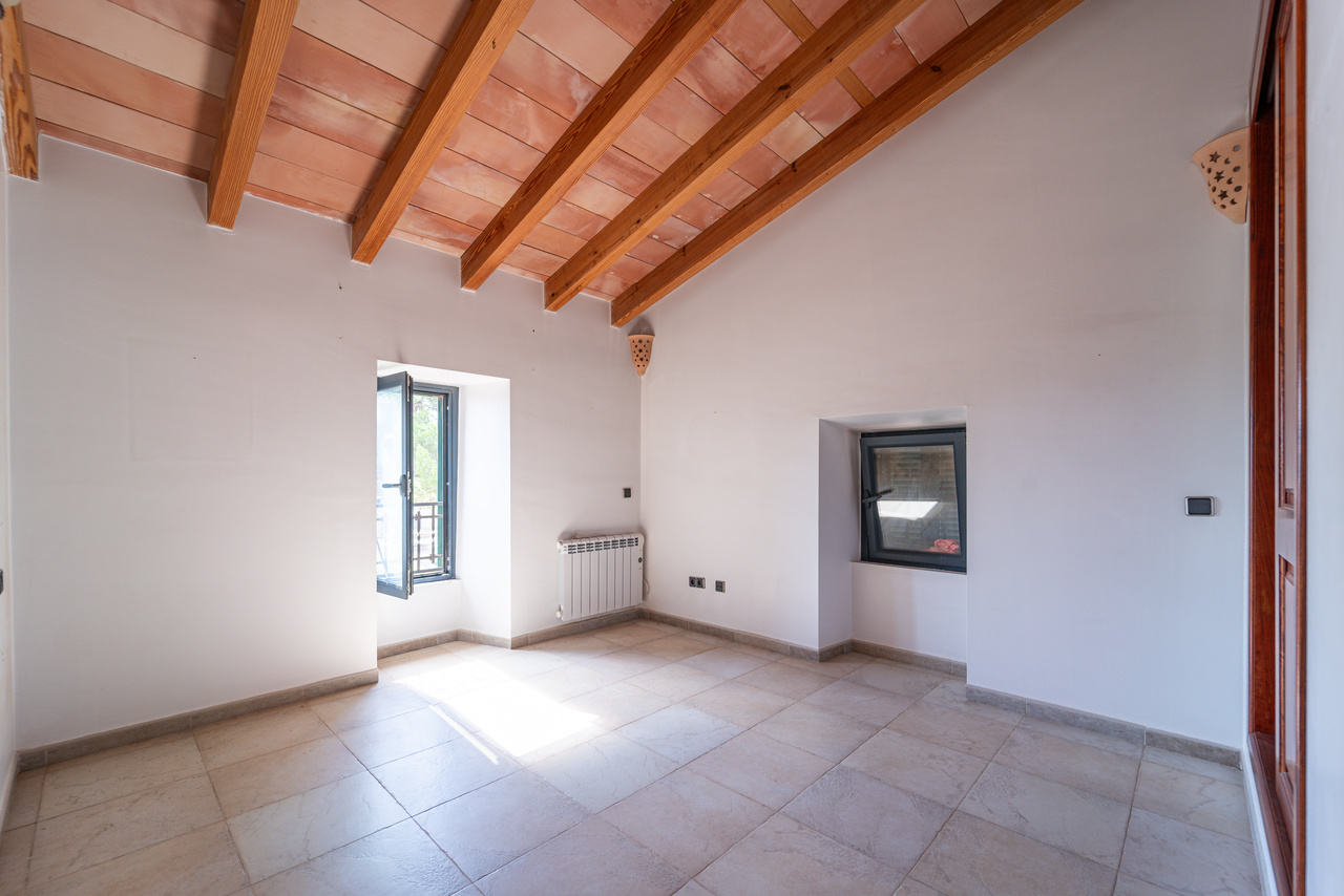 1490-Beautiful-town-house-with-garden-for-sale-in-Ses-Salines-24.jpg Herrschaftliches Stadthaus 430 m² mit 620 m² Garten und 6 Schlafzimmern in Ses Salines