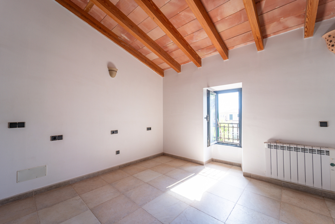 Herrschaftliches Stadthaus 430 m² mit 620 m² Garten und 6 Schlafzimmern in Ses Salines