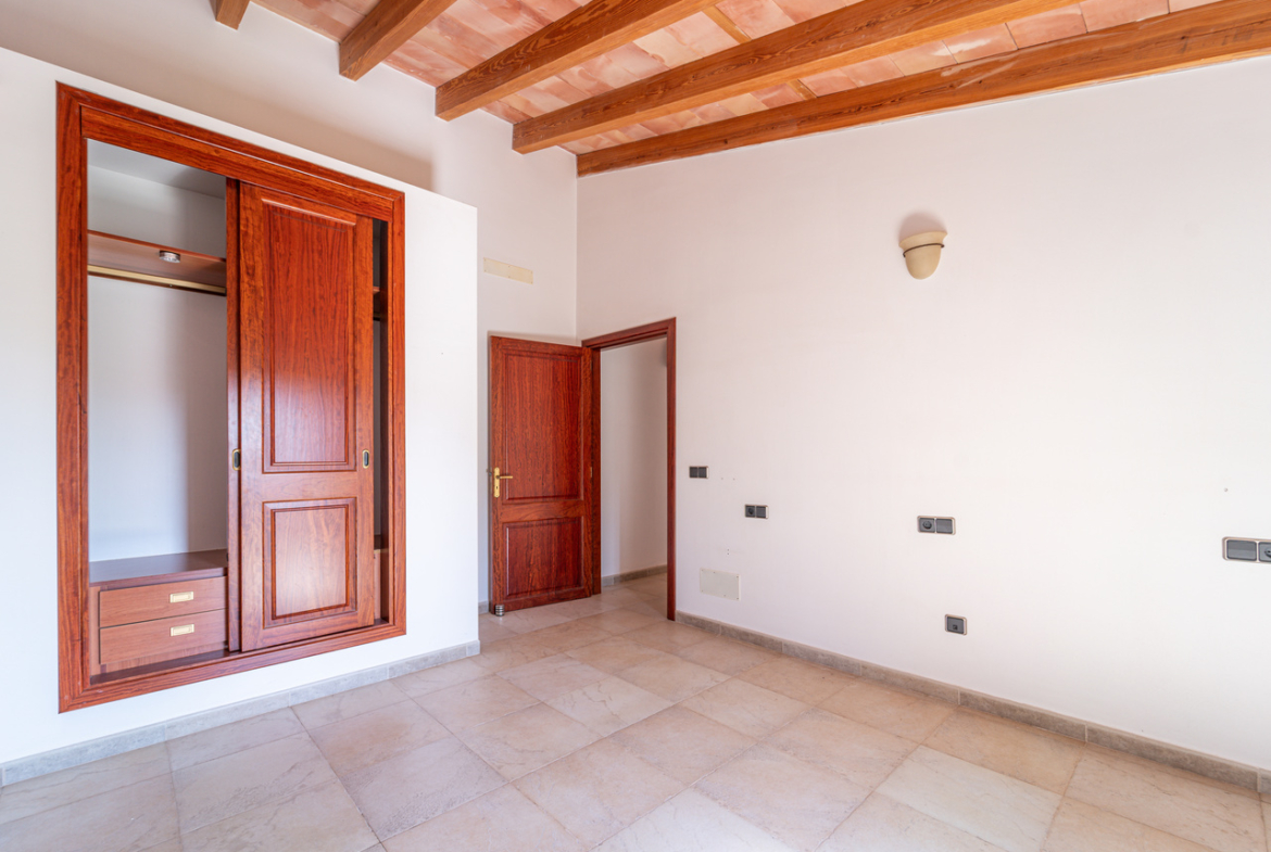 Herrschaftliches Stadthaus 430 m² mit 620 m² Garten und 6 Schlafzimmern in Ses Salines