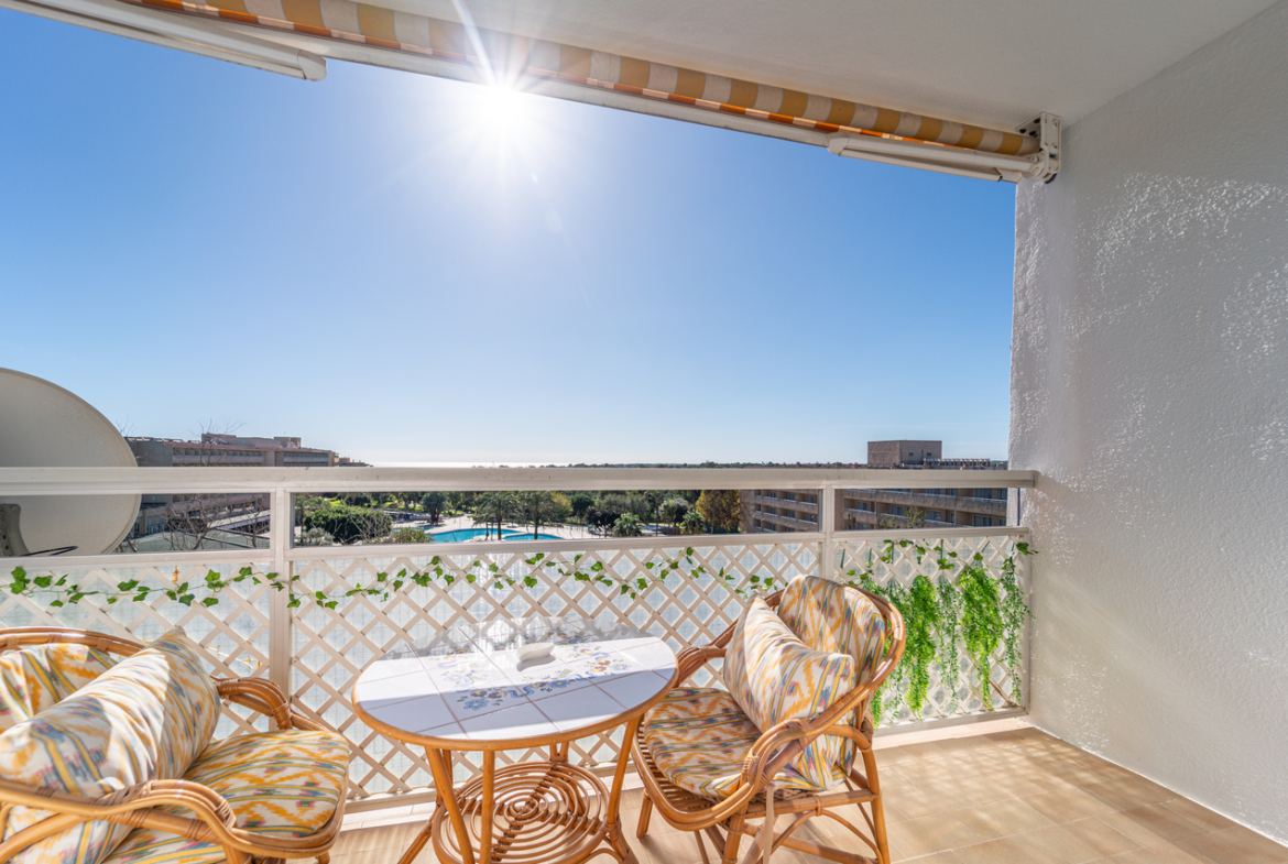 Apartamento en alquiler con terraza y vistas al mar en Calas de Mallorca