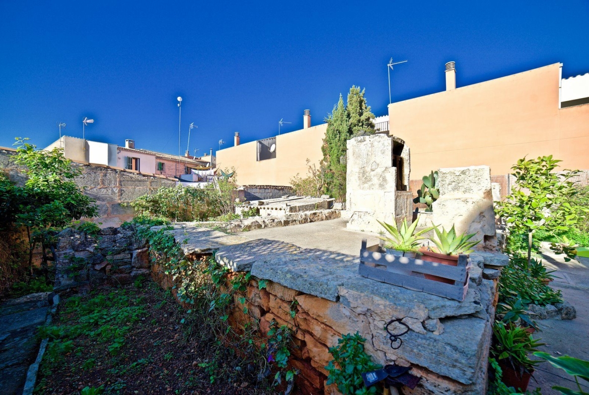 Casa de pueblo con jardín y garaje en Ses Salines